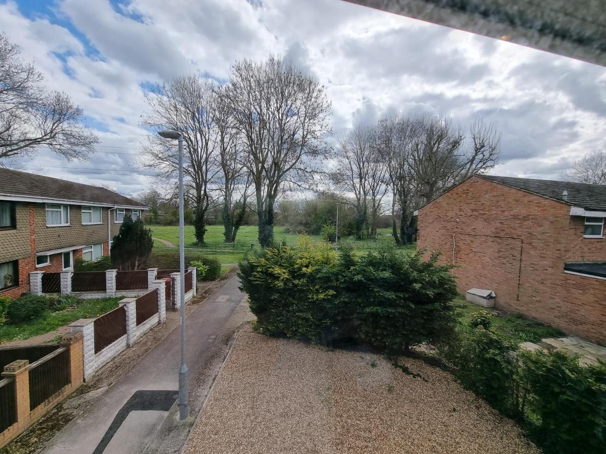 Crown Meadow - 4 Bedroom House - Heathrow - Excellentstays Colnbrook Экстерьер фото